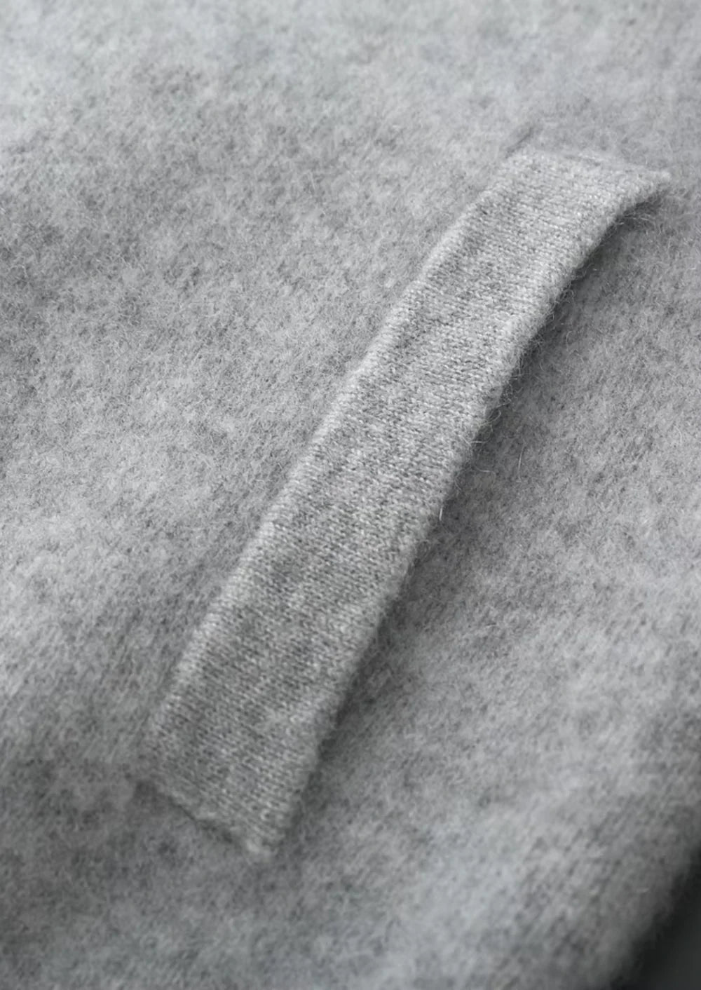 V-HALS CARDIGAN VAN ZUIVER EXTRA FIJN MERINOWOL
