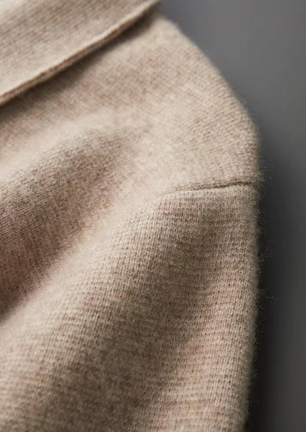 POLO CARDIGAN MET RITS EN ZUIVERE EXTRA FIJNE MERINOWOL