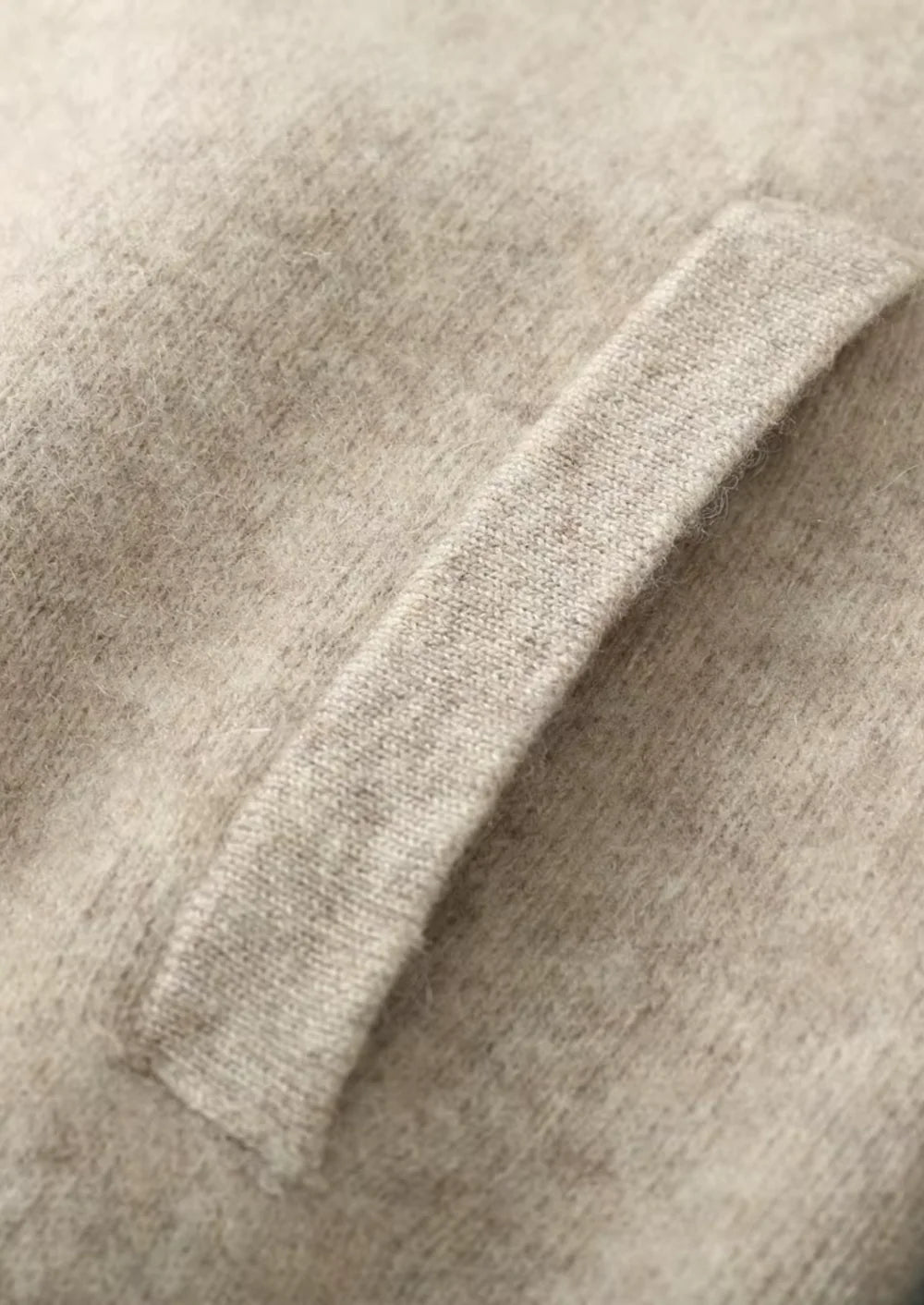 V-HALS CARDIGAN VAN ZUIVER EXTRA FIJN MERINOWOL