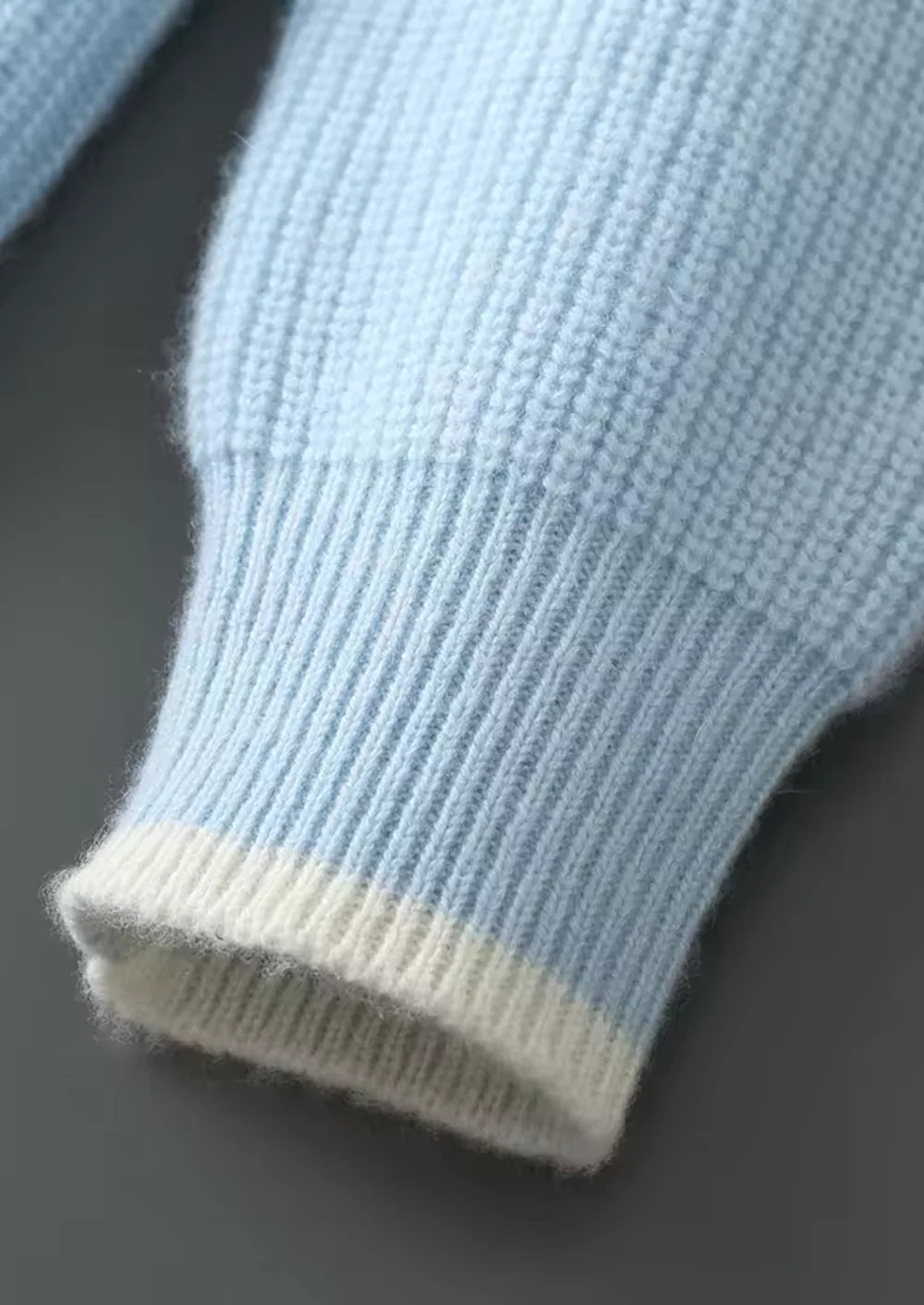 ZUIVERE EXTRA FIJNE MERINOWOL TWEEKLEURIGE CREWNECK