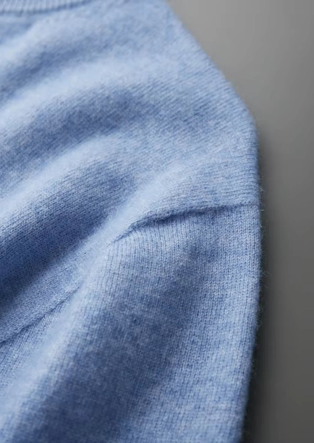 MIUM CASHMERE MOCK-NECK T-SHIRT