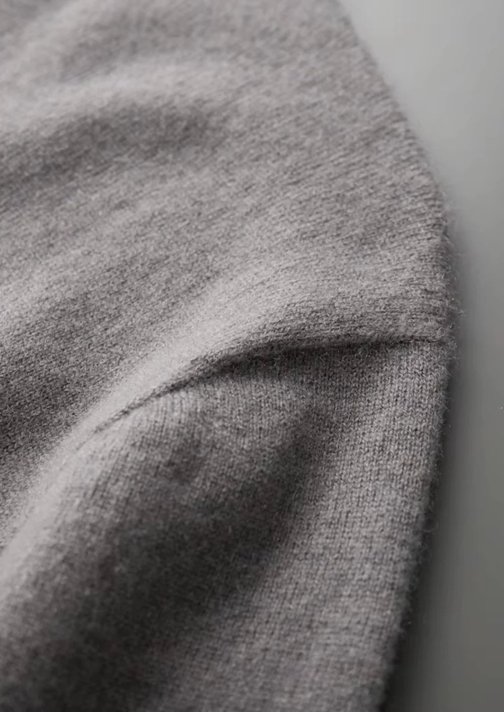 MIUM CASHMERE MOCK-NECK T-SHIRT
