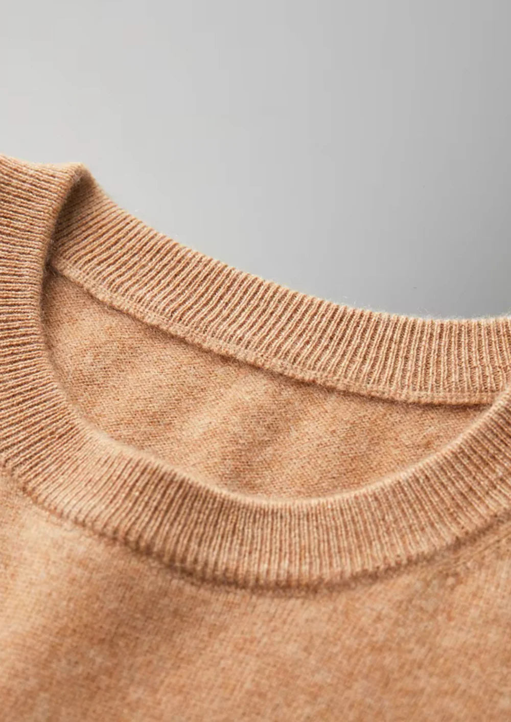 PREMIUM CASHMERE KLASSIEK T-SHIRT MET RONDE HALS
