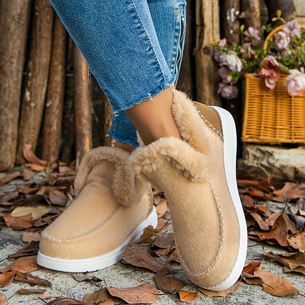 Zachte enkellaarsjes van fleece, comfortabele, harige instappers voor de winter