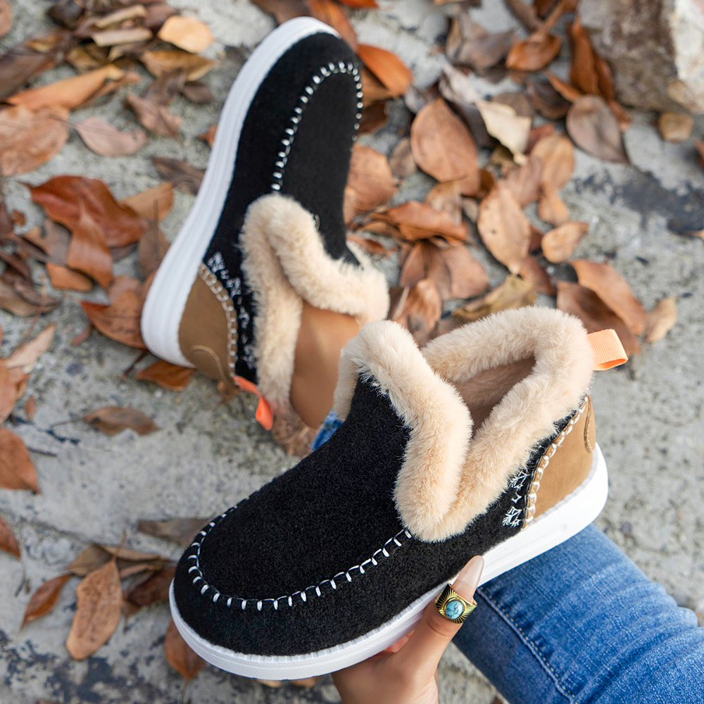 Zachte enkellaarsjes van fleece, comfortabele, harige instappers voor de winter