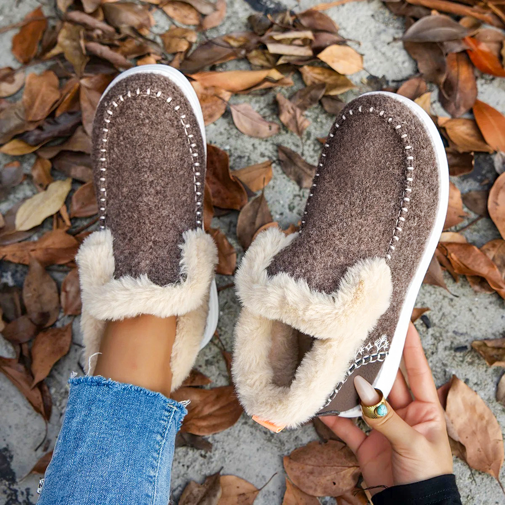 Zachte enkellaarsjes van fleece, comfortabele, harige instappers voor de winter