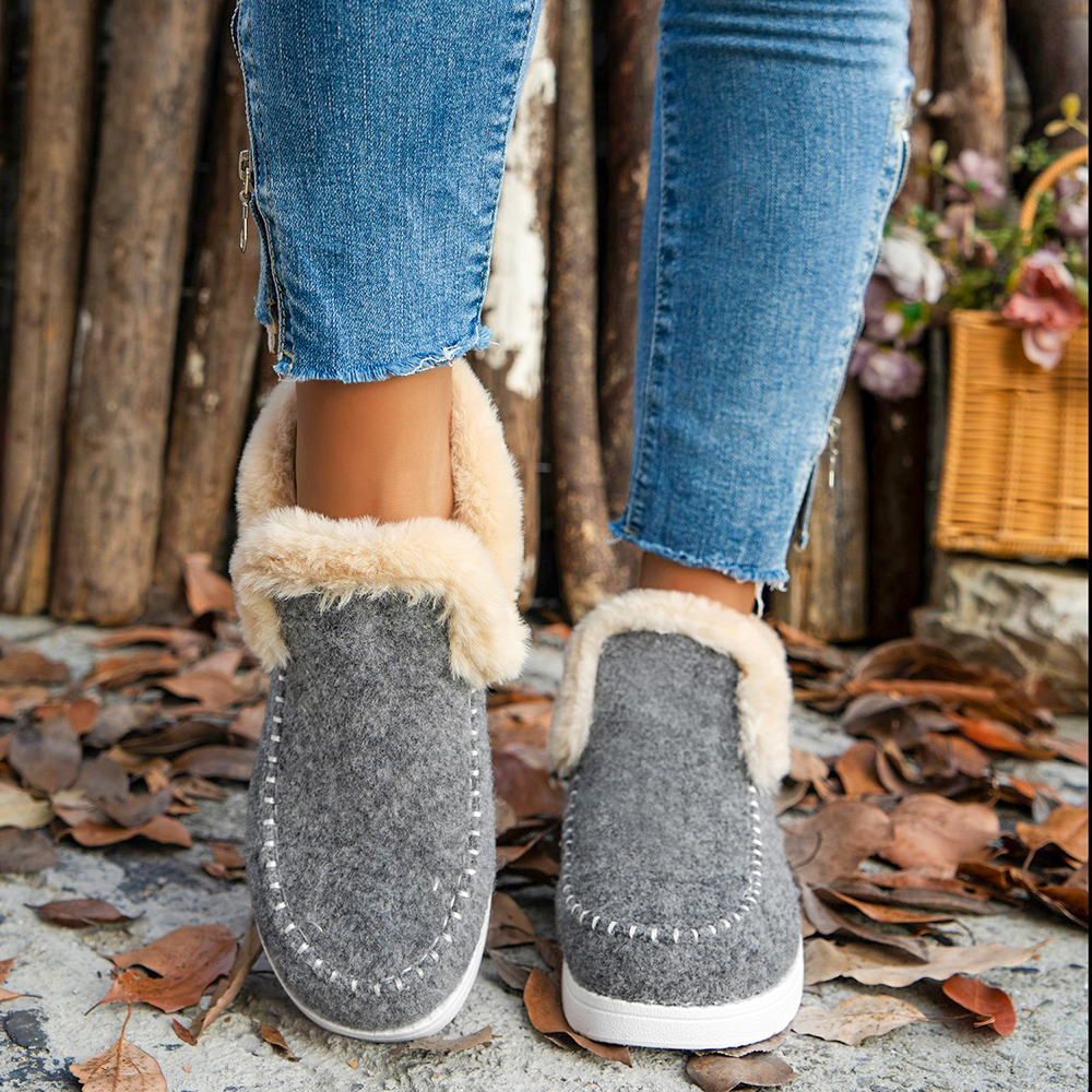 Zachte enkellaarsjes van fleece, comfortabele, harige instappers voor de winter